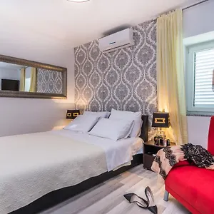 apartments-marina-zadar-23000.hotelinzadar.com/